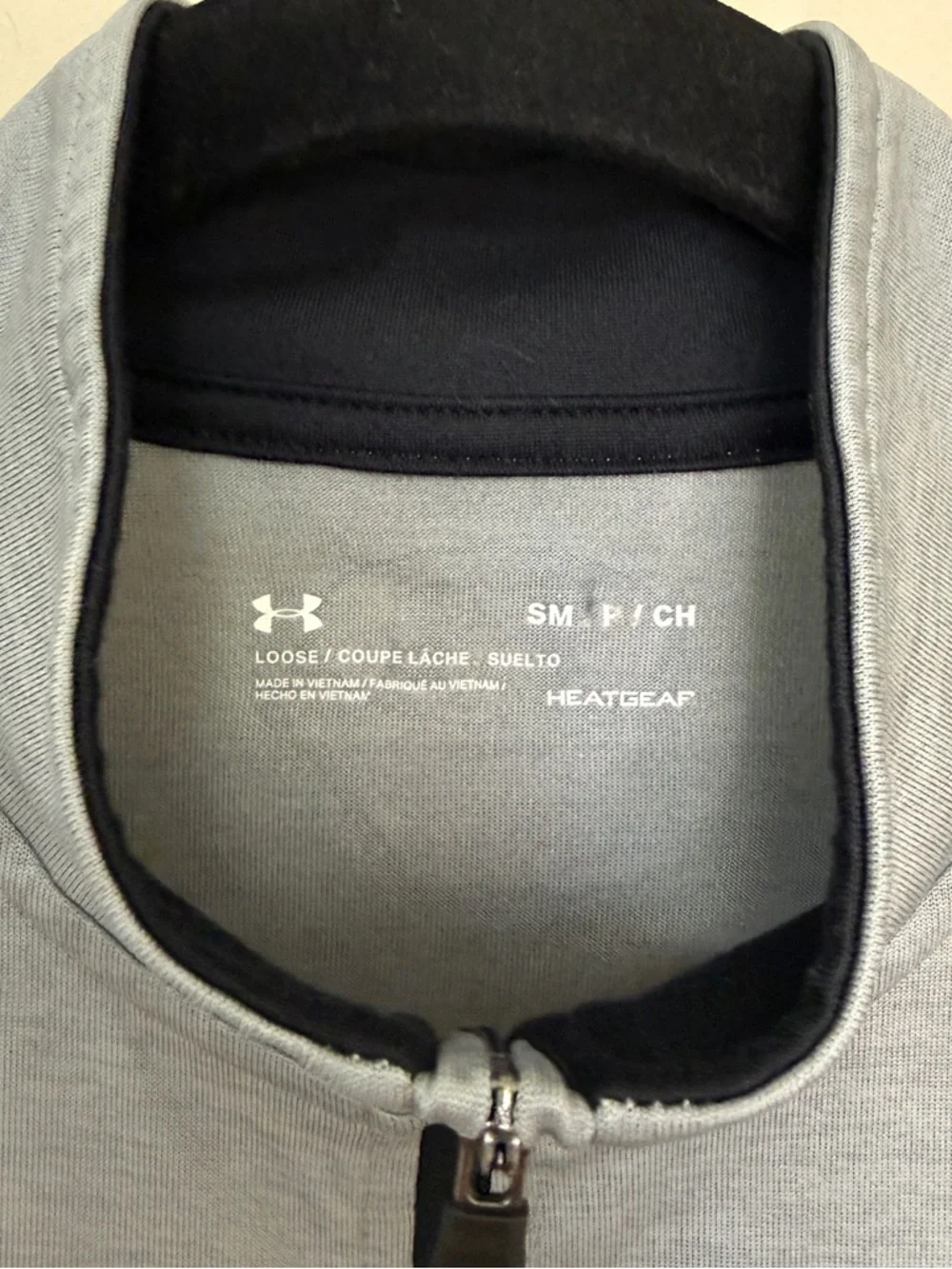 Under Armour: Men's Light Gray Light Weight 1/2 Zip Performance Pullover, Size S - Picture 3 of 8